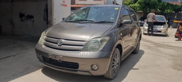 Toyota IST 2005 Gray
