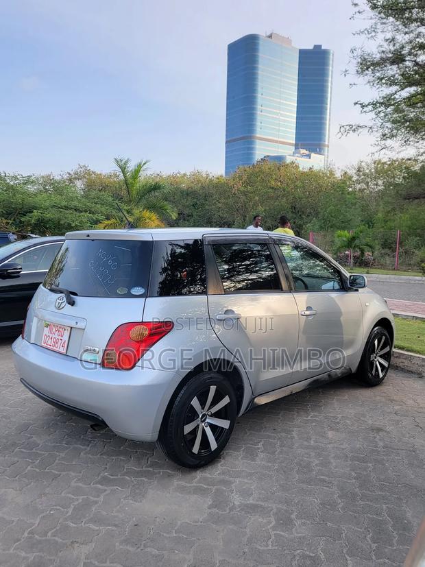 Toyota IST 2005 Silver