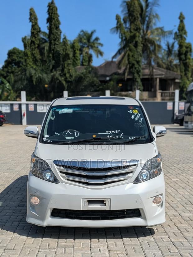 Toyota Alphard 2.4 Petrol FWD 2010 White
