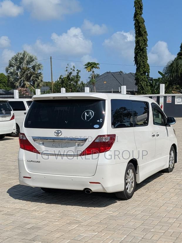 Toyota Alphard 2.4 Petrol FWD 2010 White
