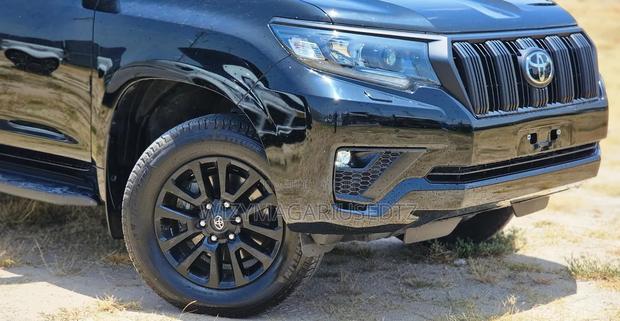 Toyota Land Cruiser Prado 2022 Black