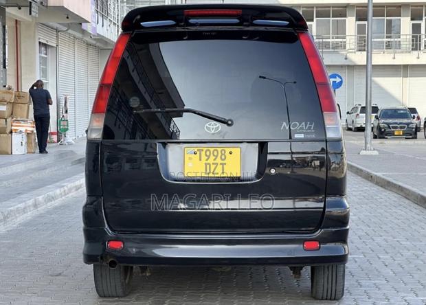 Toyota Noah 2003 Black