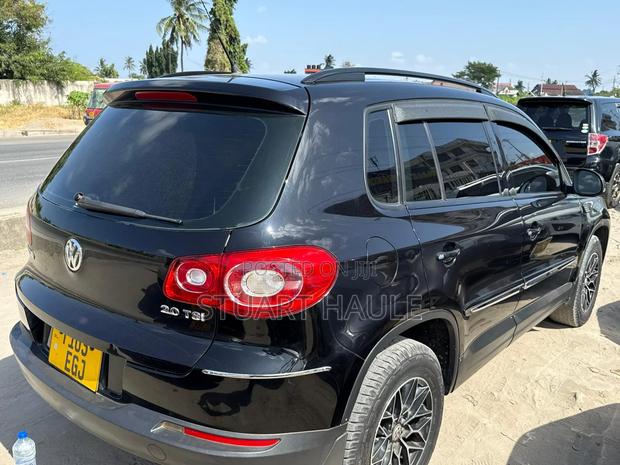 Volkswagen Tiguan 2010 Black