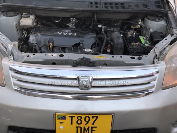 Toyota Raum 2004 Gold