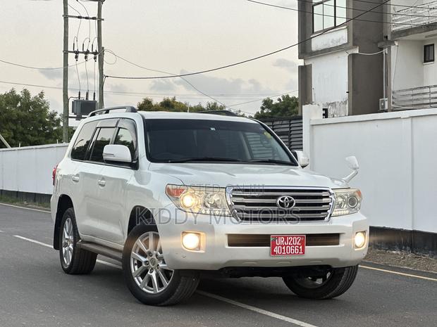 Toyota Land Cruiser 2015 White