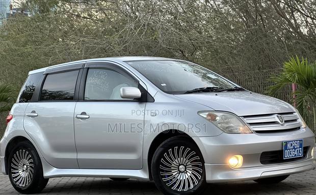 Toyota IST 2003 Silver