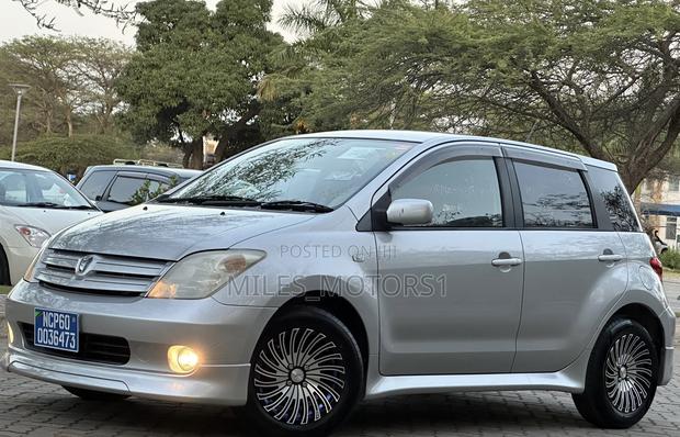Toyota IST 2003 Silver