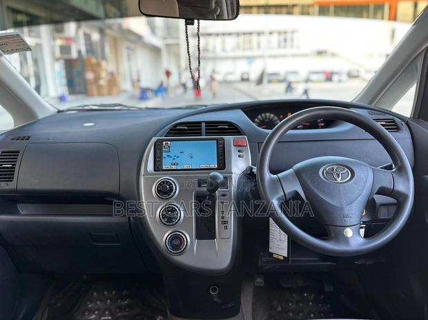 Toyota Ractis 2007 Gray