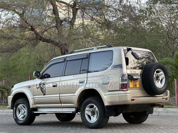 Toyota Land Cruiser Prado 2001 Gold