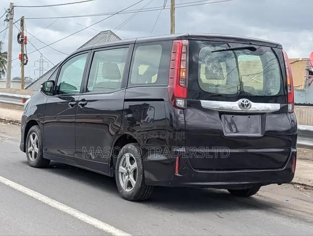 Toyota Noah 2016 Black
