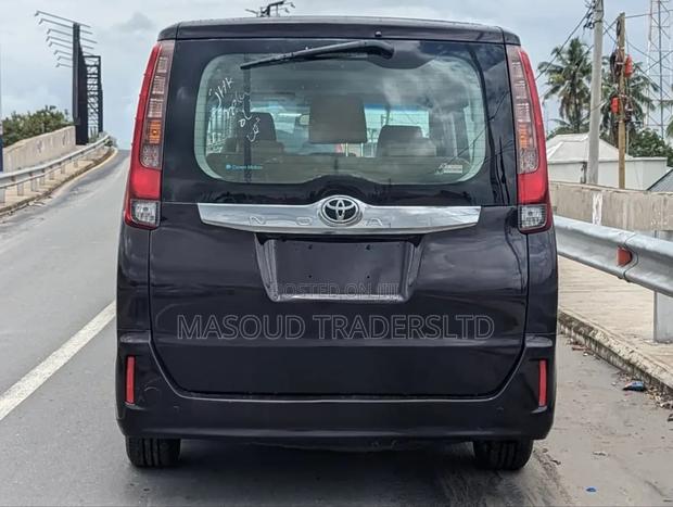 Toyota Noah 2016 Black