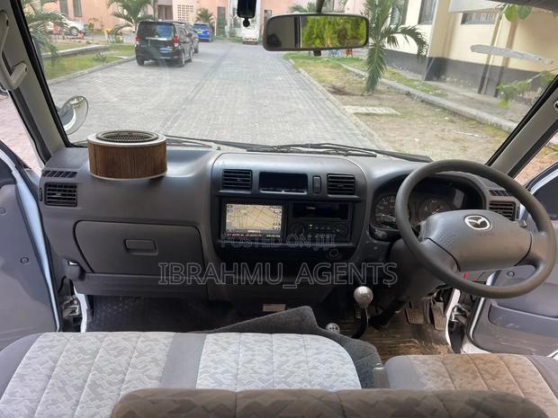 Toyota Ractis 1.5 AWD 2006 Gray