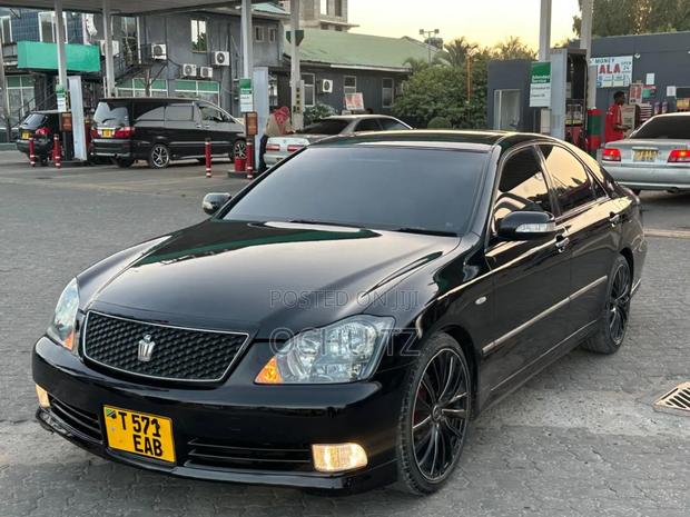 Toyota Crown Royale 2005 Black