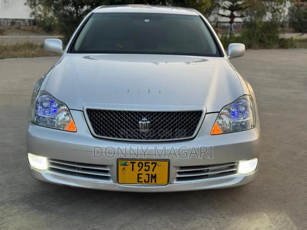 Toyota Crown 2006 Silver