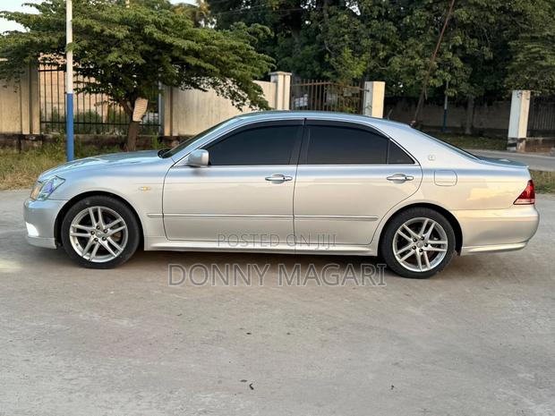 Toyota Crown 2006 Silver