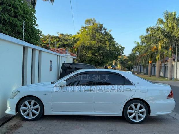 Toyota Crown 2007 White