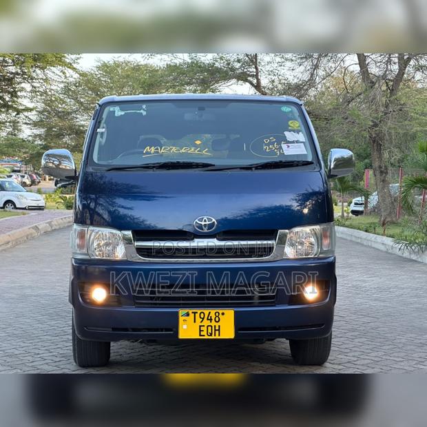 Toyota HiAce 2009 Blue