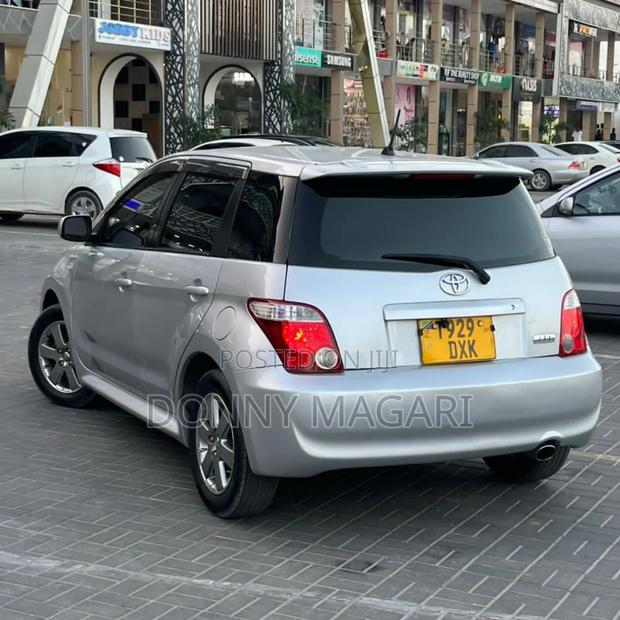 Toyota IST 2006 Silver