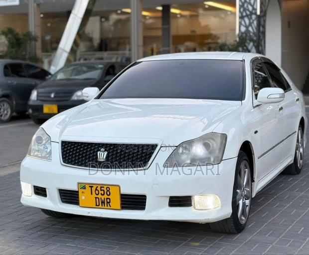 Toyota Crown 2006 White