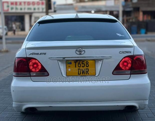Toyota Crown 2006 White
