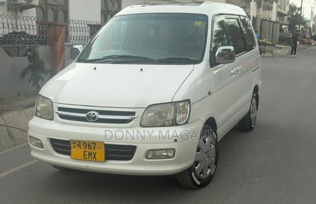 Toyota Noah 2001 White