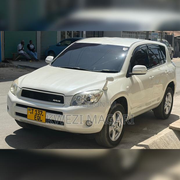 Toyota RAV4 2008 White
