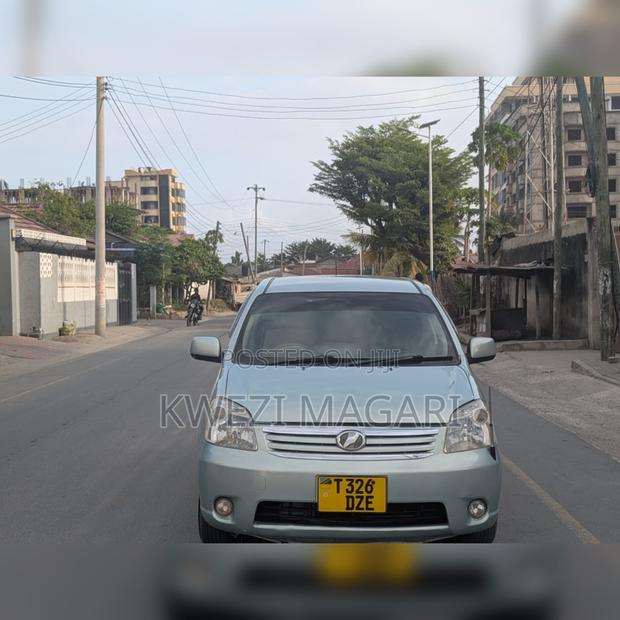 Toyota Raum 2007 Blue