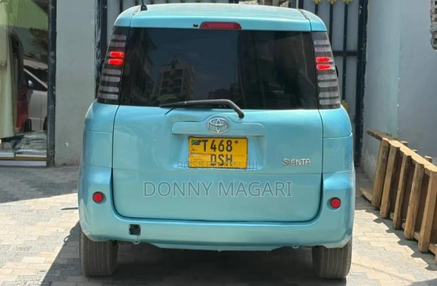 Toyota Sienta 2006 Blue