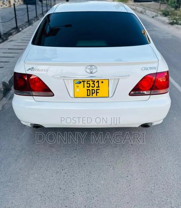 Toyota Crown 2006 White