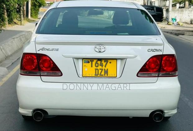 Toyota Crown 2006 White