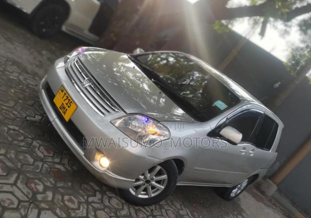 Toyota Raum 2003 Gold