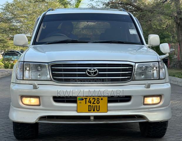 Toyota Land Cruiser 2000 White