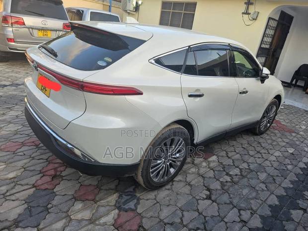Toyota Harrier 2.0 2020 White