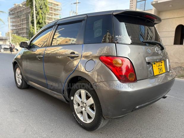 Toyota IST 2005 Gray