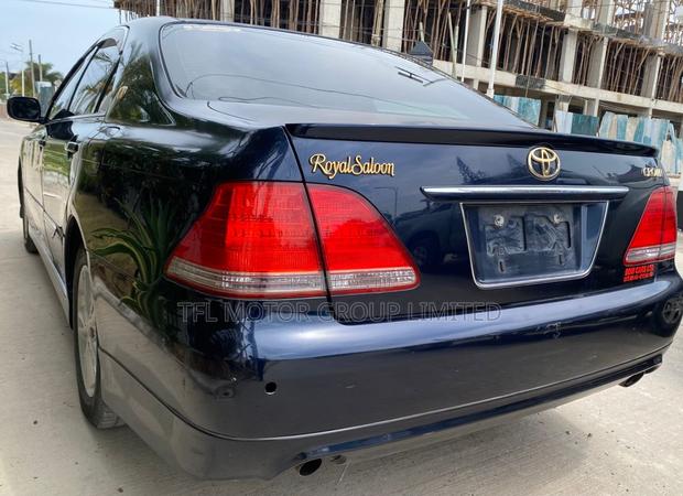 Toyota Crown 2004 Blue