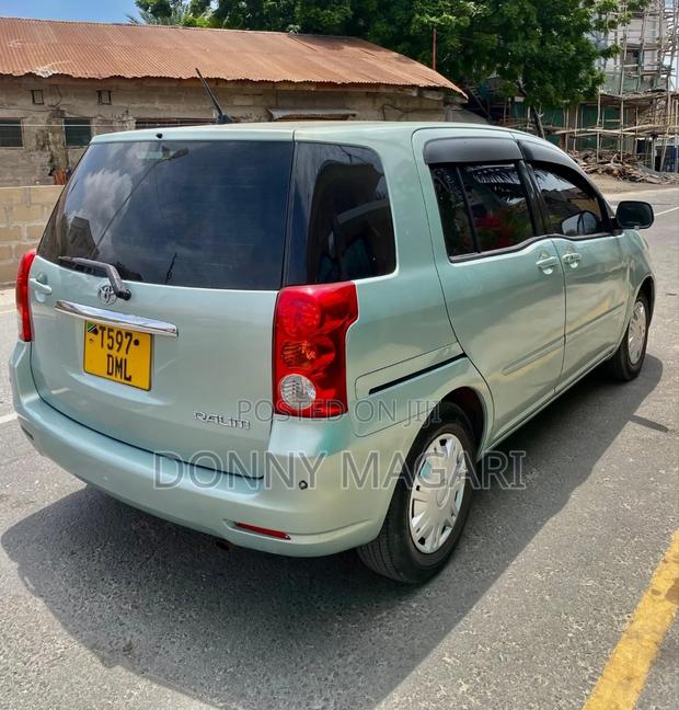 Toyota Raum 2008 Blue