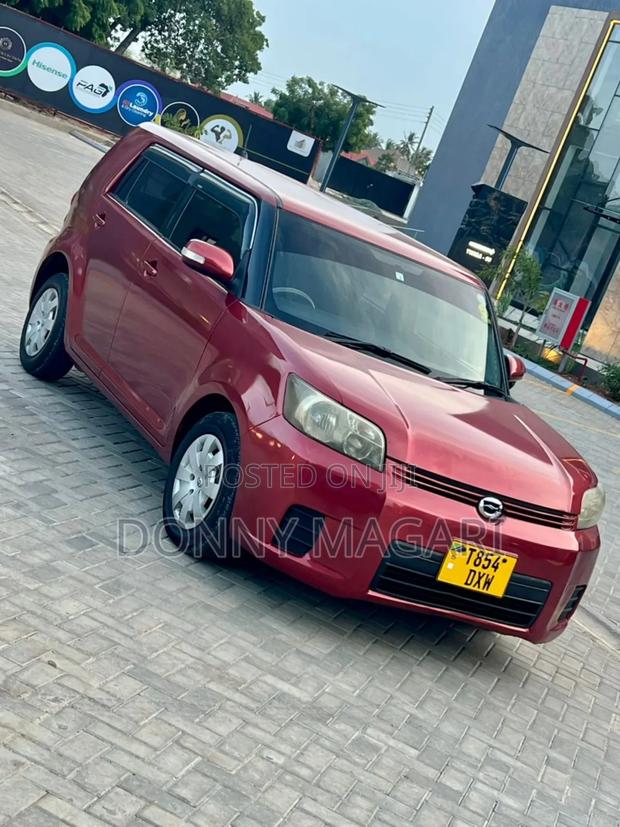 Toyota Corolla Rumion 2010 Red