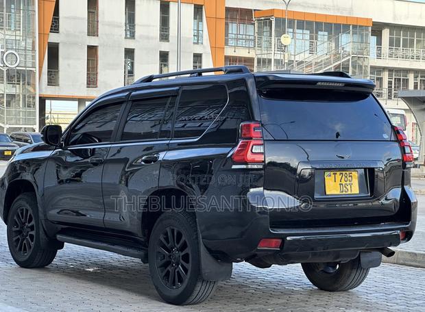 Toyota Land Cruiser Prado 2013 Black