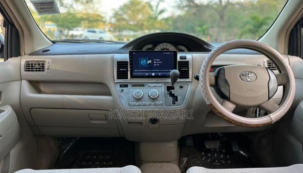 Toyota Raum 2005 Silver
