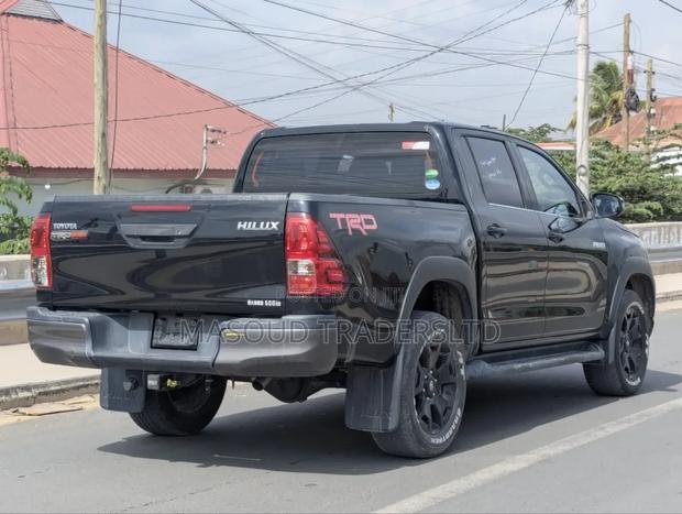 Toyota Hilux SR 4x4 2018 Black