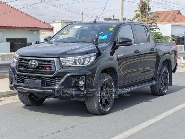 Toyota Hilux SR 4x4 2018 Black