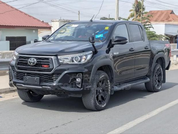 Toyota Hilux SR 4x4 2018 Black