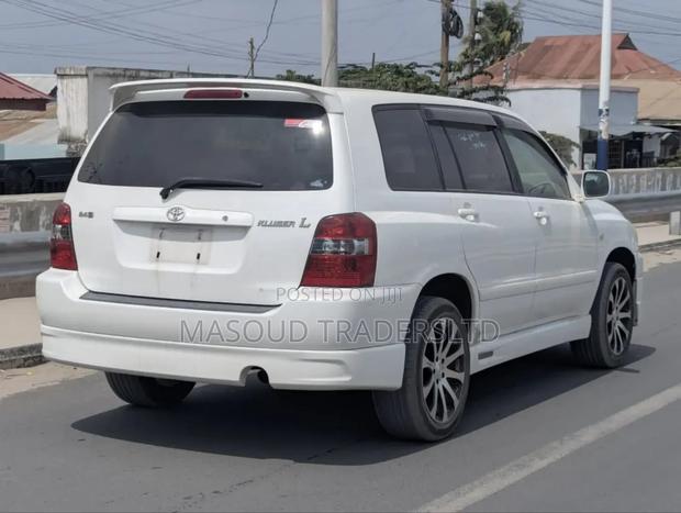 Toyota Kluger 2003 White