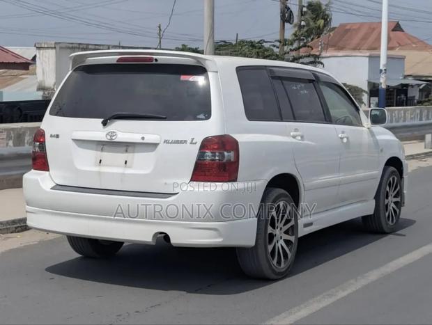 Toyota Kluger 2003 White
