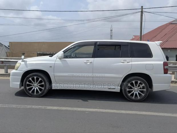 Toyota Kluger 2003 White