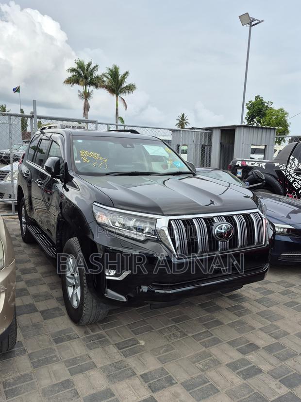 Toyota Land Cruiser Prado 2.8 2022 Black