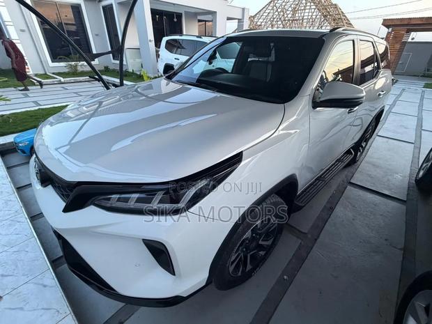 Toyota Fortuner 2025 White