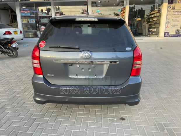 Toyota Wish 2006 Gray