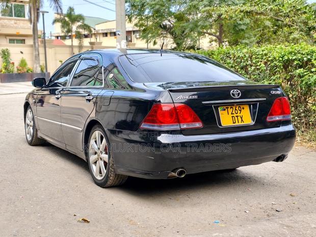 Toyota Crown 2006 Black