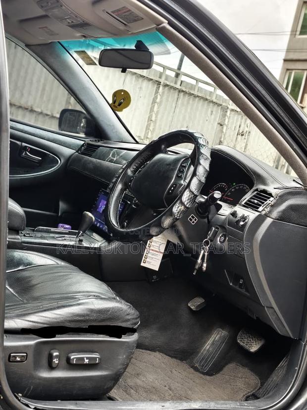 Toyota Crown 2006 Black